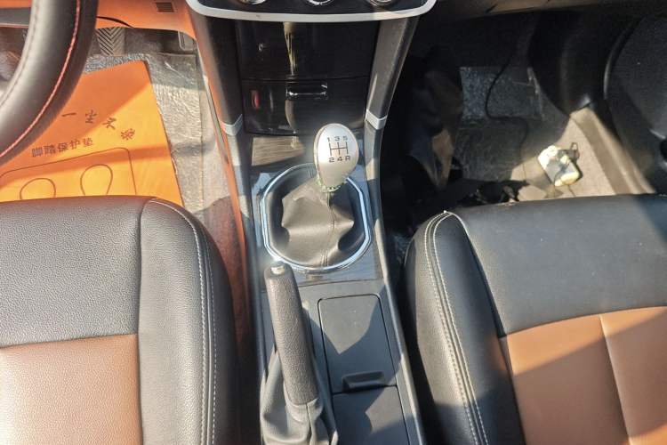 Used Zotye Z300 2014 1.5L Value Edition Manual Comfort Model
