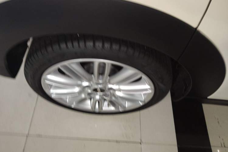 Used MINI 2023 1.5T COOPER Artist Five-Door Edition Right Rear Wheel Hub