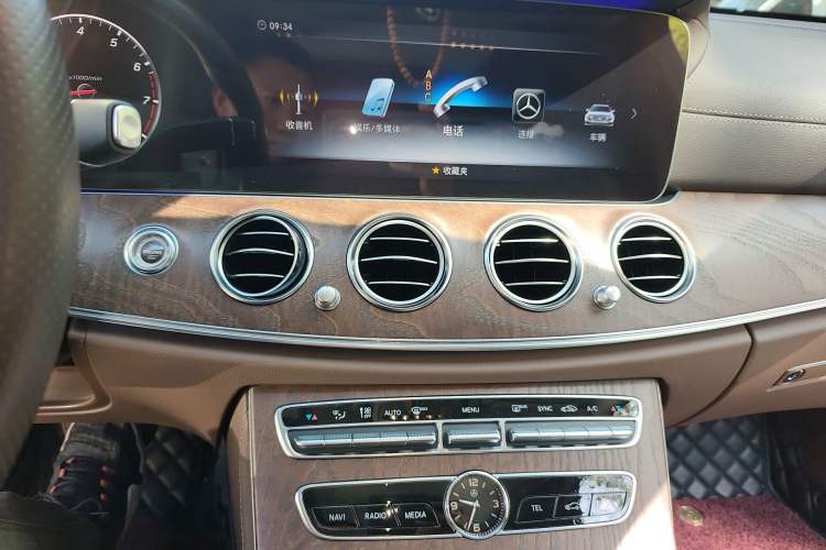 Used Mercedes-Benz E-Class 2018 Facelift E 300 L Luxury Edition Audio And AC Panel