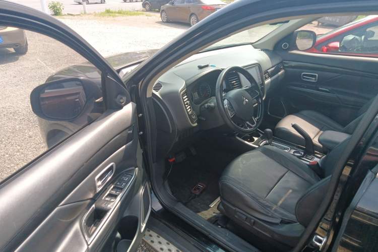 Used Mitsubishi Outlander 2018 2.0L Two-Wheel Drive Glory Edition 5 Seats