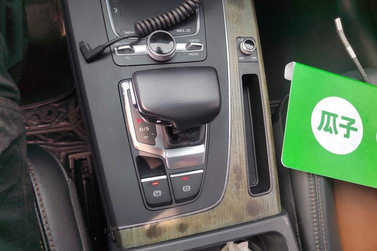 Used Audi Q5L 2020 Updated 40 TFSI Prestige Fashion Edition Gear Lever