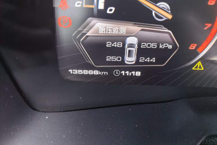 Used Wey VV7 2017 2.0T Flagship Model Odometer Close Up