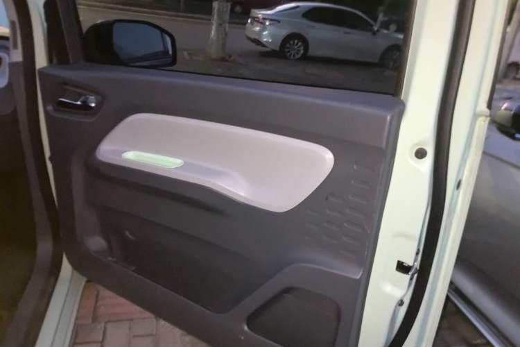 Used Wuling Hongguang MINIEV 2022 Macaron Premium Model – Lithium Ternary Battery