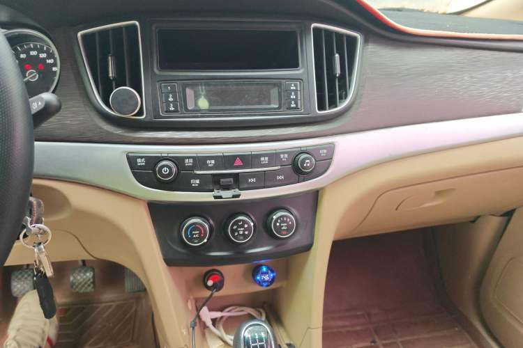 Used Baojun 730 2016 1.5L Manual Value Edition 5 Seats China V Emission Standard Audio And AC Panel