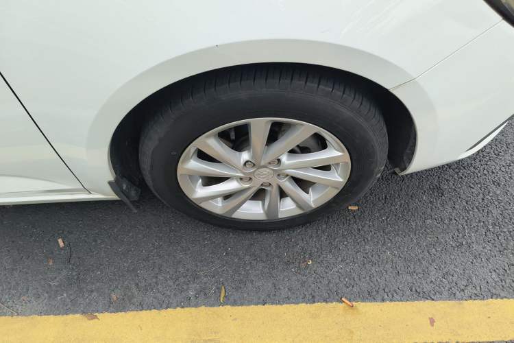 Used Buick Verano 2019 Sedan 15S Automatic Leading Model Right Front Wheel Hub