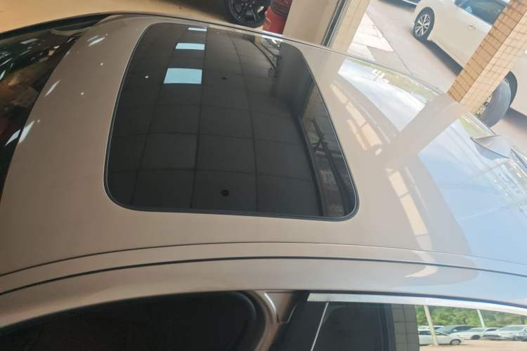 Used BMW 5 Series 2014 520Li Elegant Model
