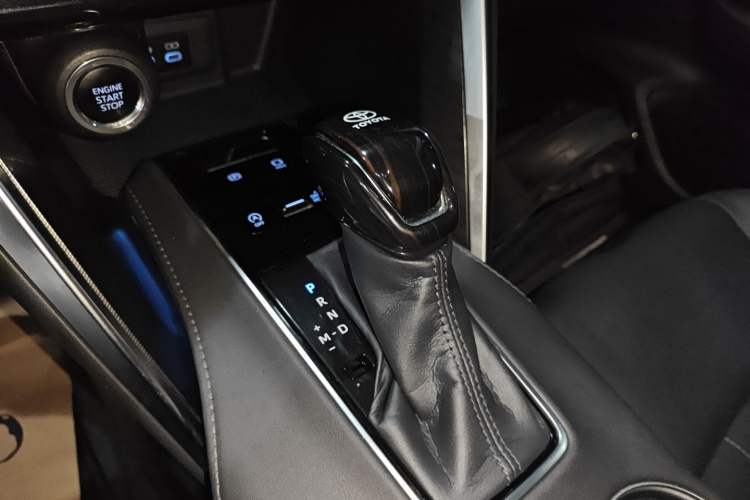 Used Toyota Harrier 2022 2.0L CVT Two-Wheel Drive Luxury Edition
