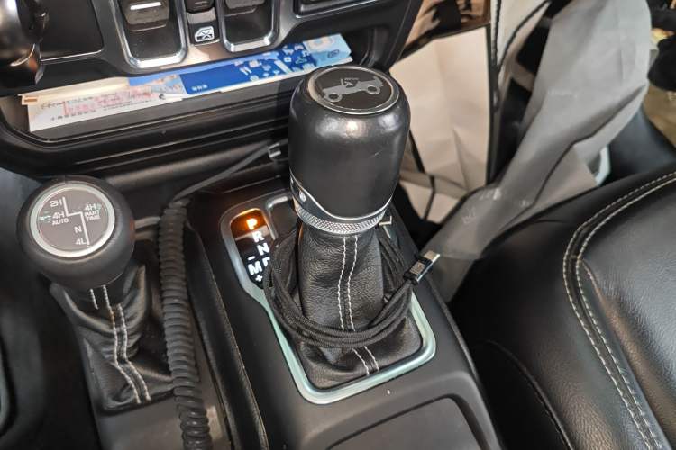 Used Jeep Wrangler 2019 2.0T Sahara Four-Door Version China VI Emission Standard
