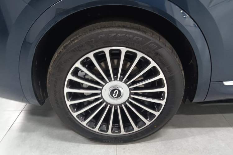 Used Hima AITO M8 2025 Model Pure Electric Ultra Six-Seat Four-Wheel-Drive Version