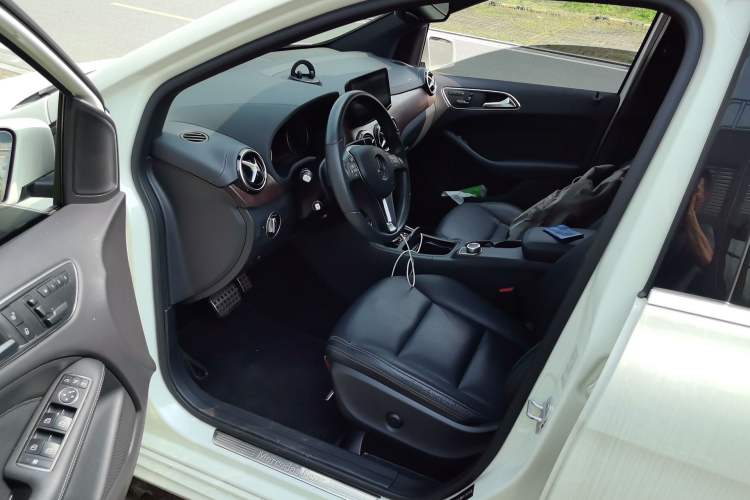 Used Mercedes-Benz B-Class 2012 B 200 Driver Seat