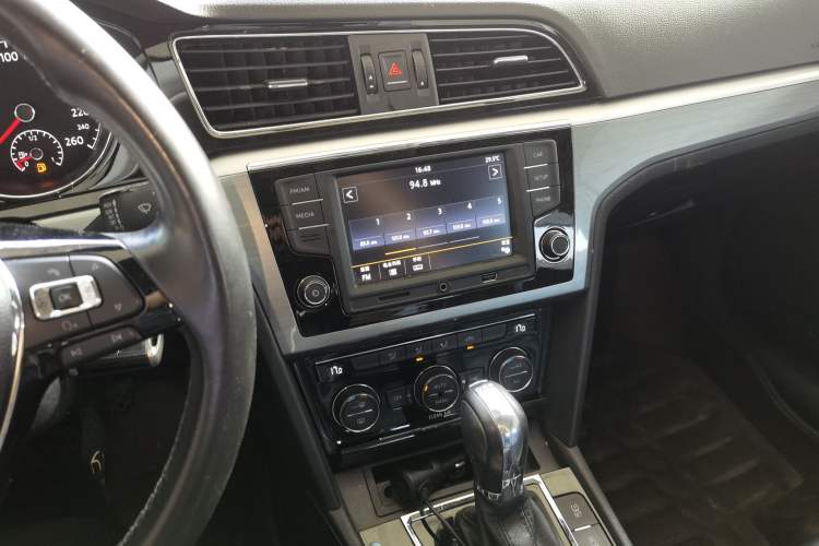 Used Volkswagen Lamando 2017 280TSI DSG Comfort Edition
