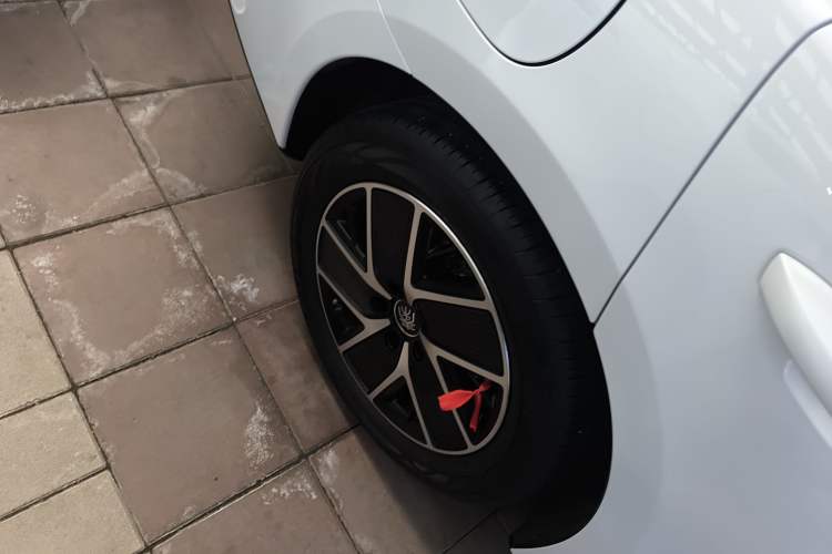 Used BYD Qin L 2024 DM-i 120KM Leading Model Right Rear Wheel Hub