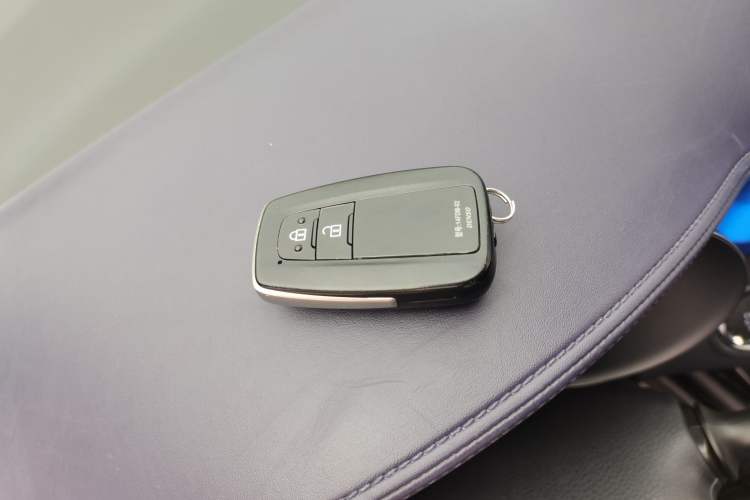 Used Toyota IZOA 2018 2.0L Yichi Version China VI Standard