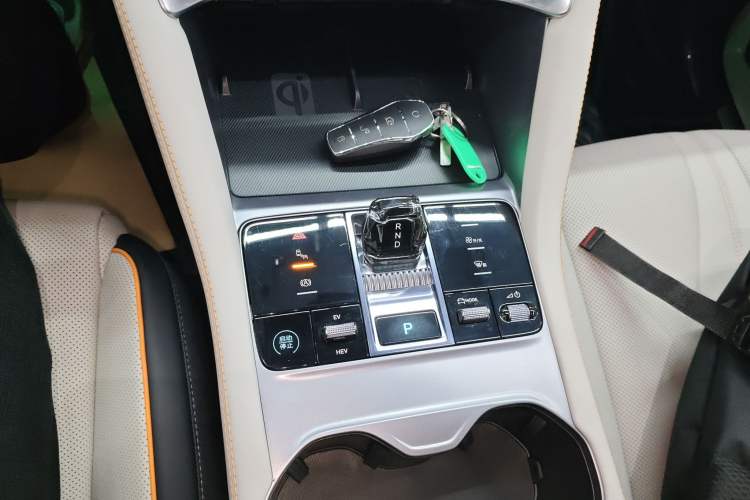 Used BYD Song PLUS New Energy 2023 Champion Edition DM-i 150KM Flagship PLUS Gear Lever