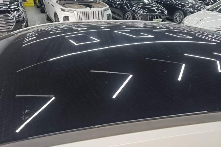 Used Hongqi E-QM5 2022 431 km Charge & Enjoy Edition Roof