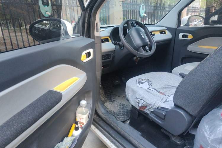 Used Chery QQ Ice Cream 2022 120km Milkshake Phosphate Lithium-Iron
