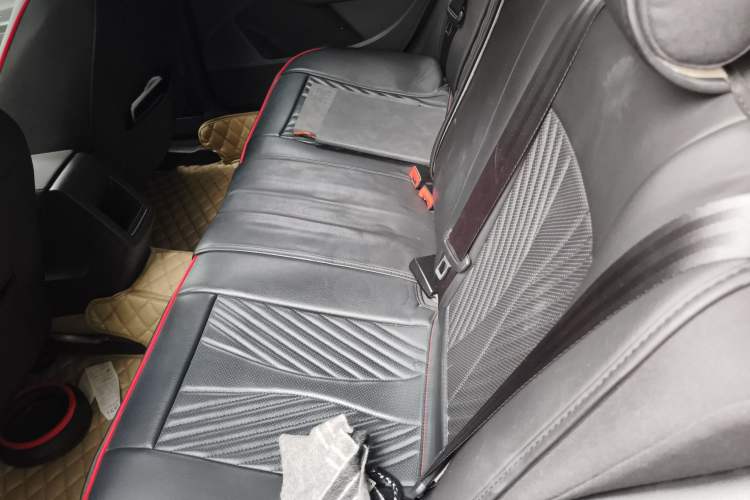 Used Volkswagen Lavida 2013 Revised Classic 1.6L Automatic Fashion Edition
