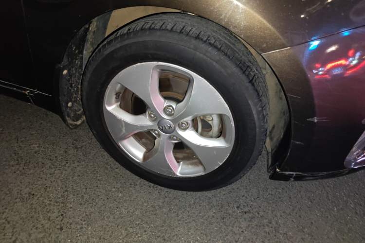 Used Kia Carens 2013 2.0L 7-Seater Automatic Standard Version China IV Standard Right Front Wheel Hub