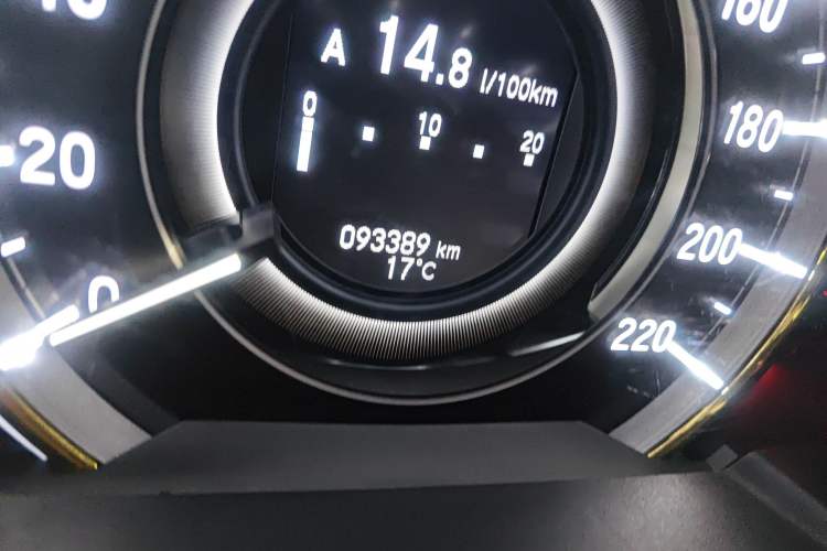 Used Honda Elysion 2016 2.4L Supreme Edition Odometer Close Up