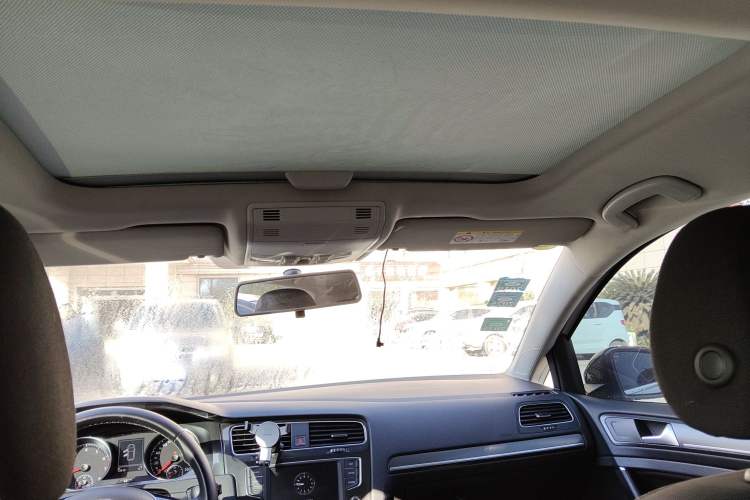 Used Volkswagen Golf 2017 1.6L Automatic Comfort Million-Vehicle Anniversary Edition