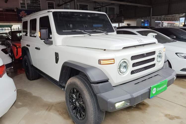 Used 212 T01 2024 2.0T Explorer Front Right 45 Deg