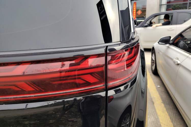 Used Denza D9 2022 EV 620 Prestige Model