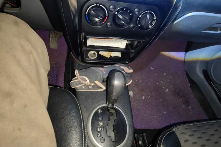 Used Suzuki SX4 2011 Revised Version 1.6L Automatic Sport Edition Gear Lever