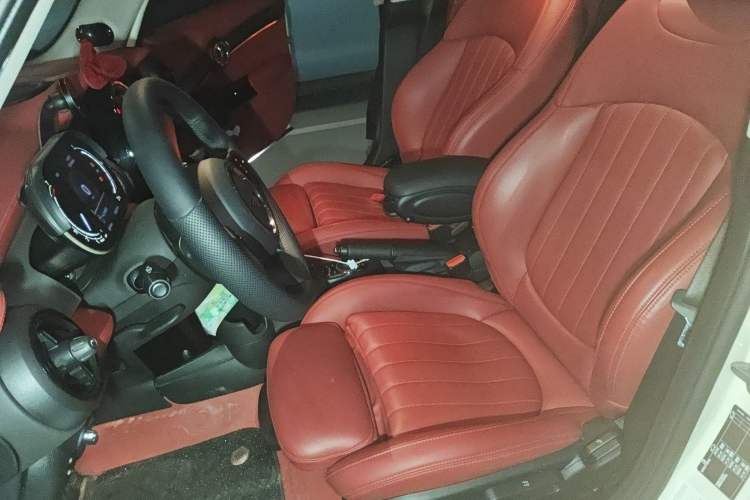 Used MINI MINI 2023 1.5T COOPER Artist Five-Door Edition
