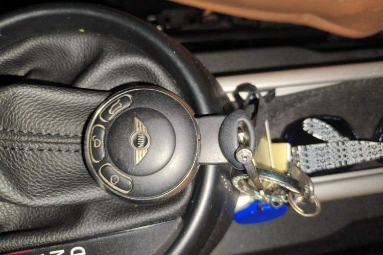 Used MINI Countryman 2016 1.6T COOPER ALL4 Fun Equipment Enthusiast Vehicle Key