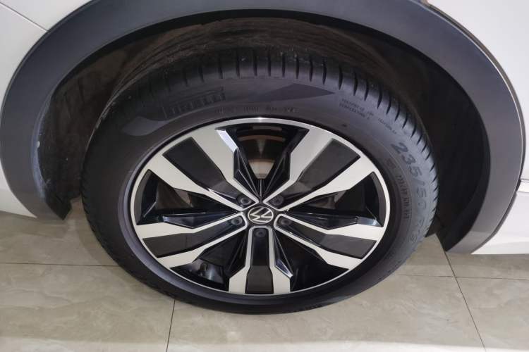 Used Volkswagen Tiguan L 2022 330TSI Automatic Two-Wheel Drive R-Line Enhanced Edition Right Rear Wheel Hub