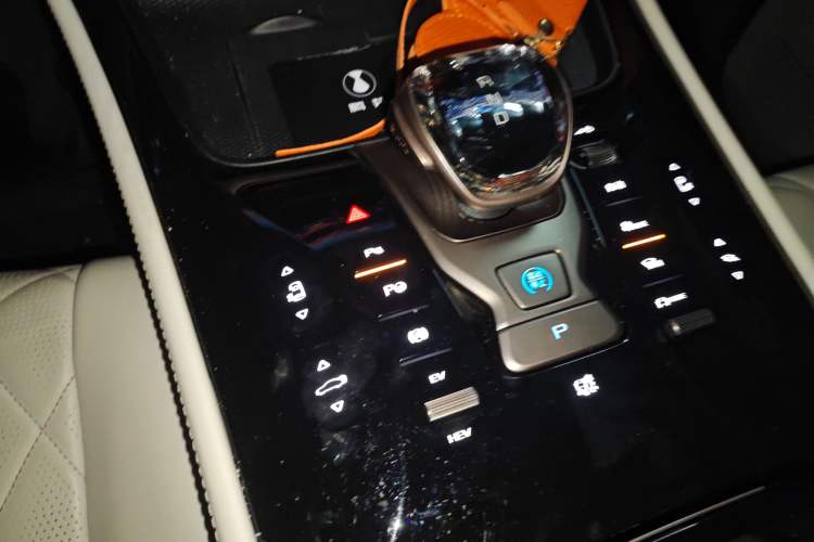 Used Denza D9 2022 DM-i 970 Four-Wheel Drive Flagship Model
