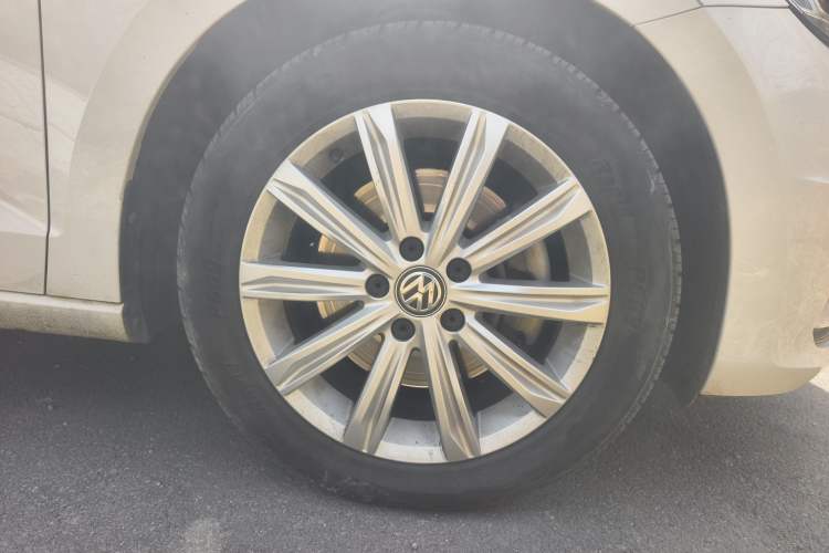 Used Volkswagen Touran 2018 Volkswagen Touran L 280TSI DSG Comfort Edition 7-seater Right Front Wheel Hub