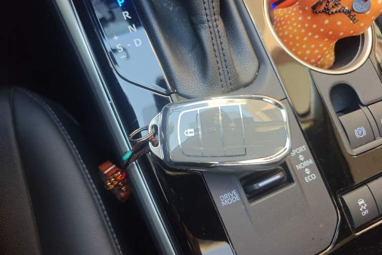 Used Toyota Highlander 2022 Dual-Engine 2.5L Four-Wheel Drive Prestige Version 7 Seats Vehicle Key