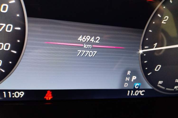 Used Mercedes-Benz GLC 2018 Facelift GLC 260 4MATIC Luxury Edition
