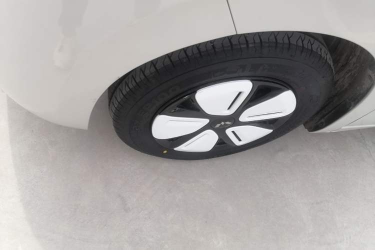 Used Wuling Hongguang MINIEV 2025 Four-Door Version Advanced Edition Exterior 4