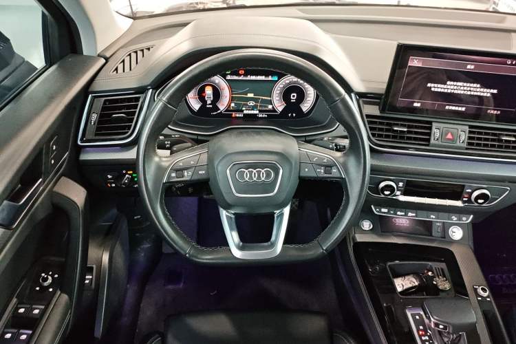 Used Audi Q5L 2022 40T Fashionable and Dynamic Model Steering Wheel