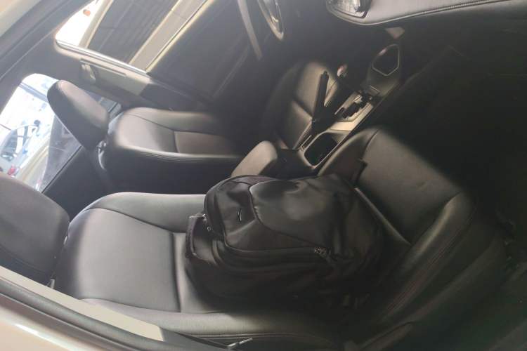 Used Toyota RAV4 2016 2.0L CVT Two-Wheel Drive Fashion Edition China V Standard
