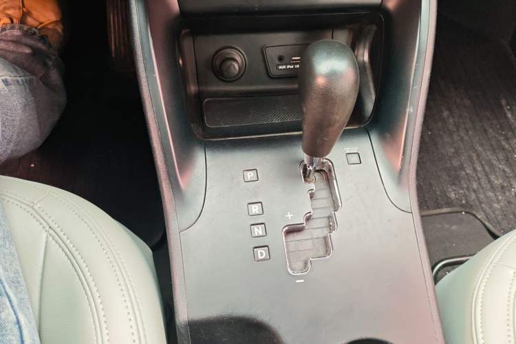 Used Hyundai ix35 2013 2.0L Automatic 2WD Comfort GL China IV Standard Gear Lever