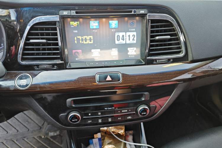 Used Kia K4 2014 1.8L Automatic DLX Audio And AC Panel