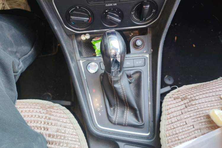 Used Volkswagen Cross Lavida 2017 1.6L Automatic Comfort Edition