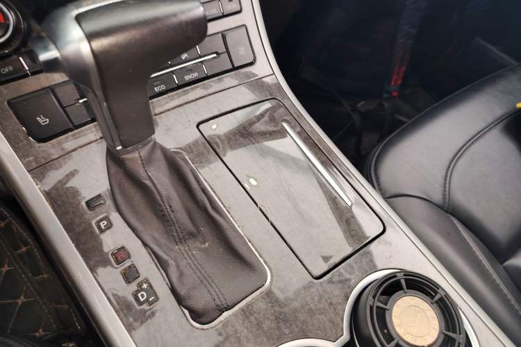 Used Haval H8 2015 2.0T Four-Wheel Drive Elite Model
