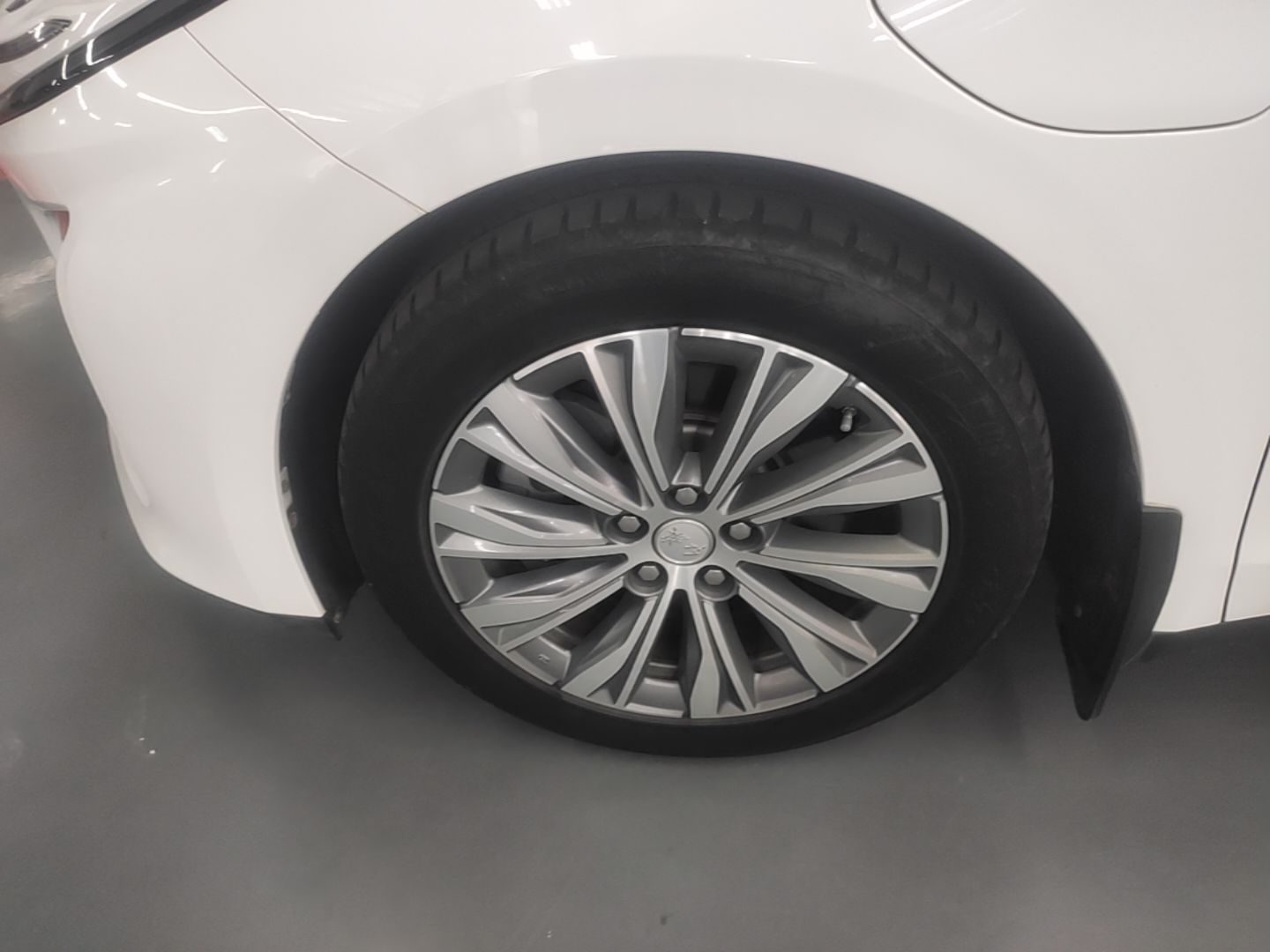 Hongqi E-QM5 2024 450km Range Commuter Version — снимка 10