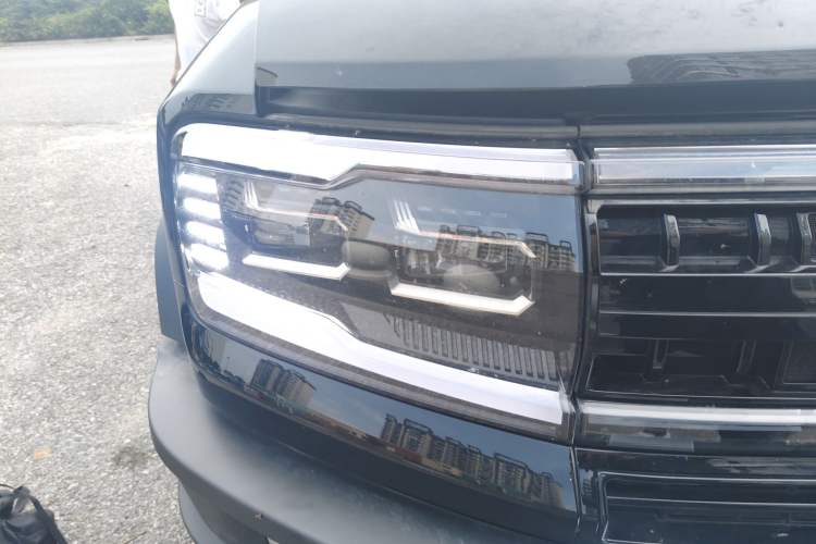 Used Formula Leopard Leopard 5 2023 Explore Edition
