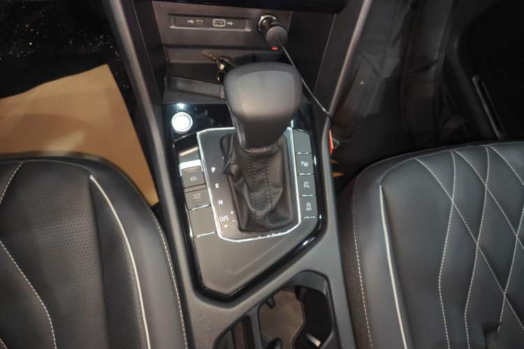 Used Volkswagen Tiguan L 2023 330TSI Automatic Two-Wheel Drive R-Line Enjoyment Edition
