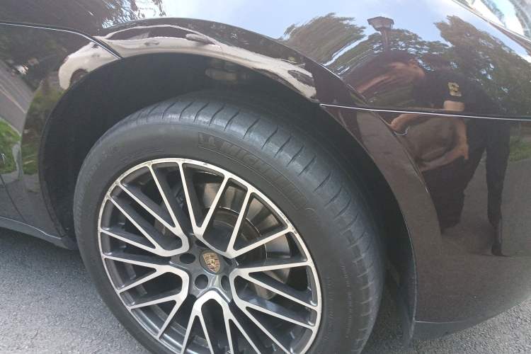 Used Porsche Macan 2017 Macan 2.0T Right Front Wheel Hub