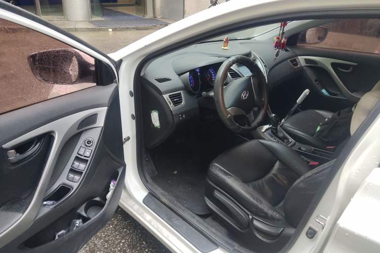 Used Hyundai Elantra (5th Generation / Langdong) 2012 1.6L Automatic Fashion Edition Driver Seat