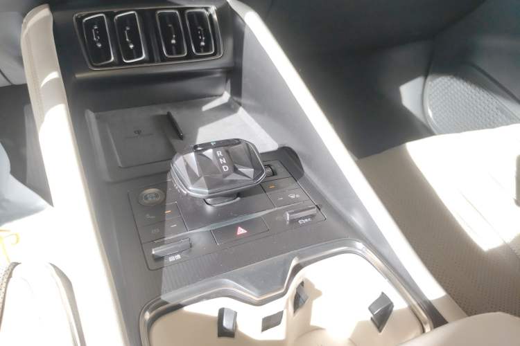 Used BYD Song L EV 2024 662 km Beyond Edition Gear Lever