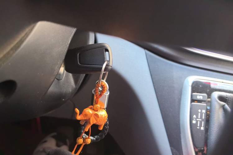 Used SAIC MAXUS Xintu V80 2023 2.0T AMT Classic Aoyuntong Power Version Long Wheelbase Mid-Roof Design 6/7/8/9-Seater
