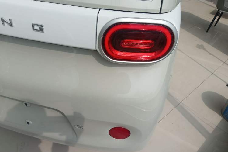 Used Wuling Hongguang MINIEV 2024 3rd Generation 215km Youth Edition Right Rear Taillight