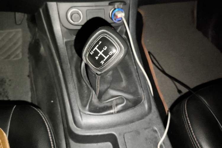 Used Isuzu JLM 2018 2.8T Classic Edition Two-Wheel Drive Progressive Version JE493ZLQ5F Gear Lever